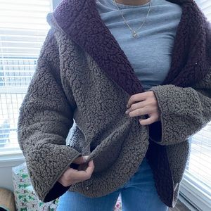 COZY REVERSIBLE SHERPA